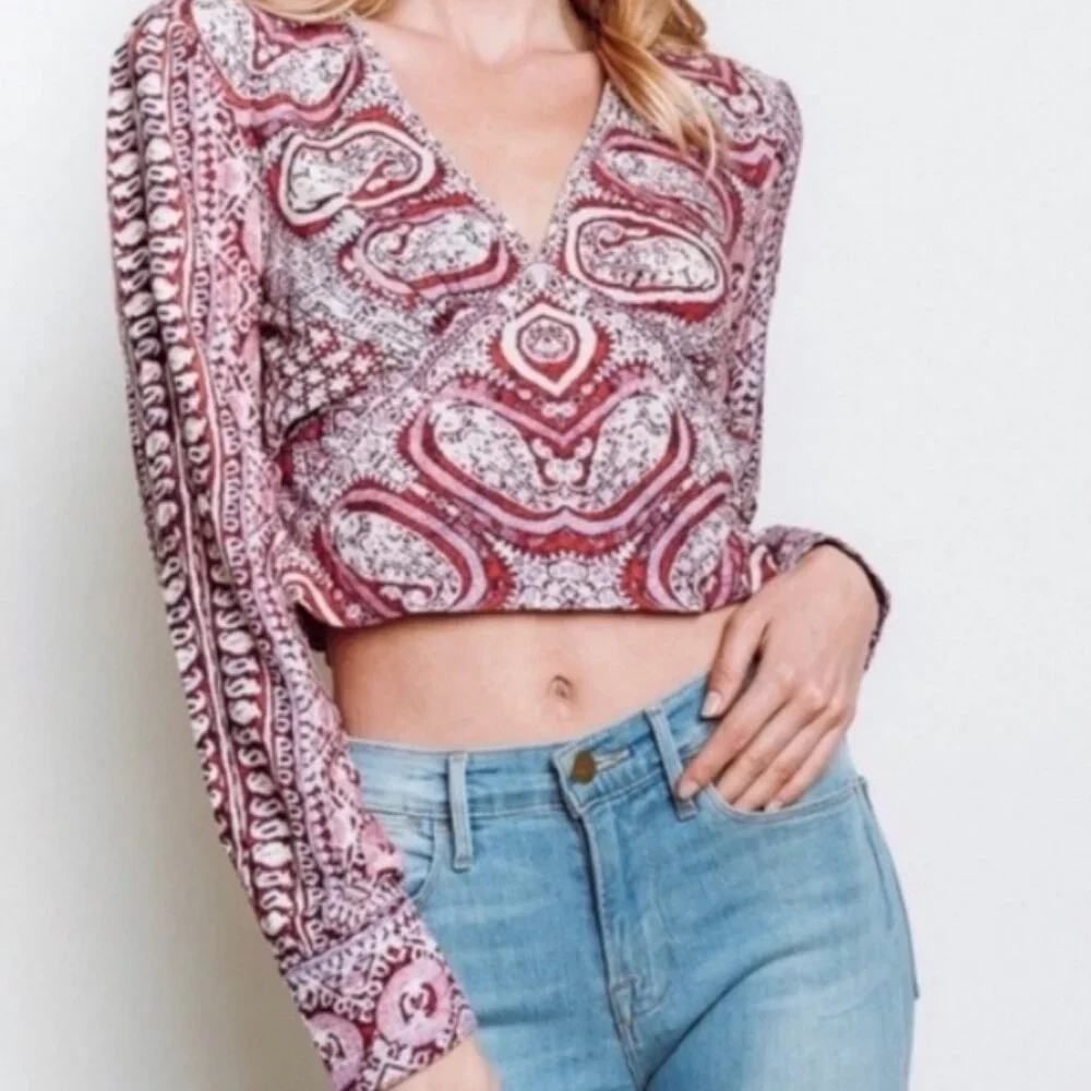 Free People Wild & Free Long Sleeve VNeck Cropped Paisley Print Blouse Red/White